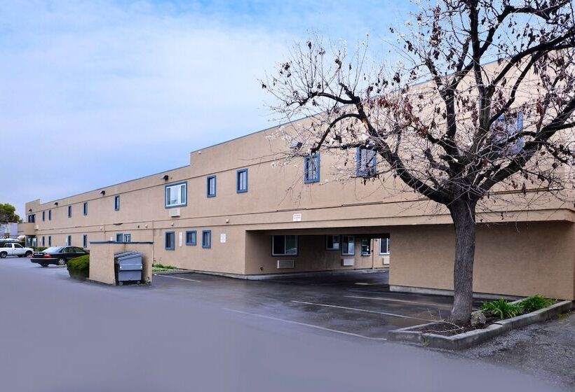 فندق Good Living Inn