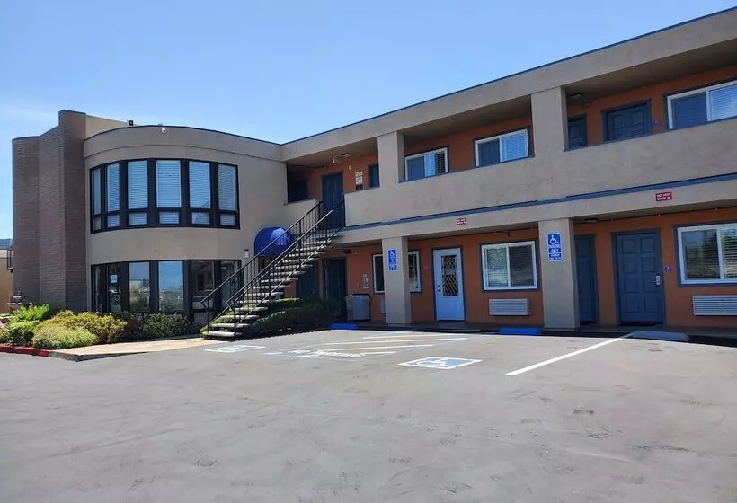 Отель Good Living Inn