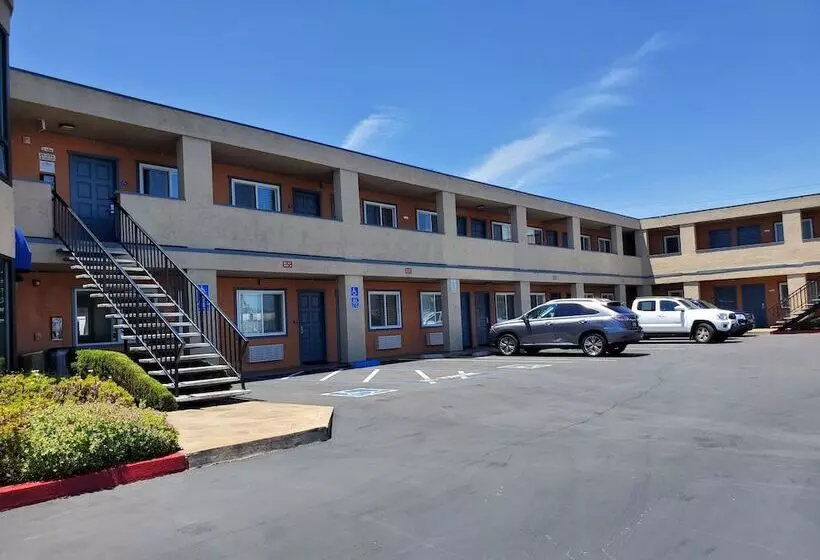 Отель Good Living Inn