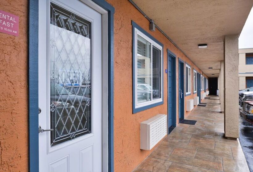 فندق Good Living Inn