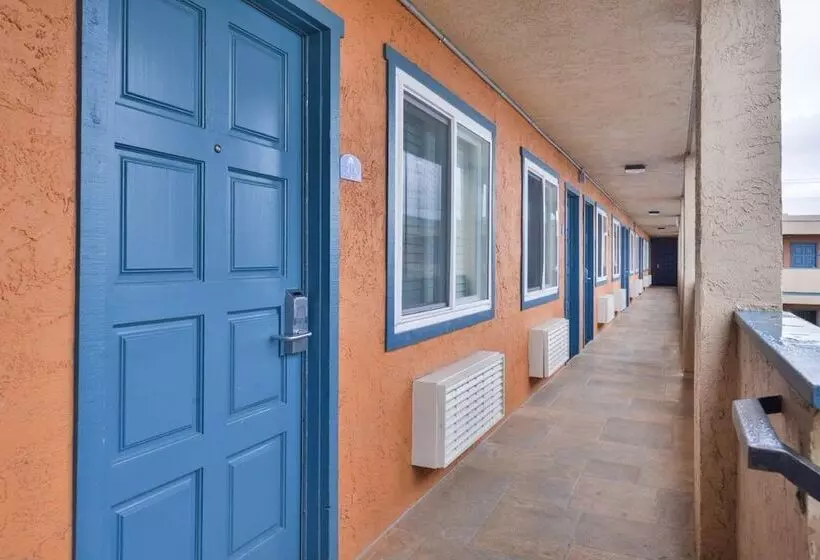 Отель Good Living Inn