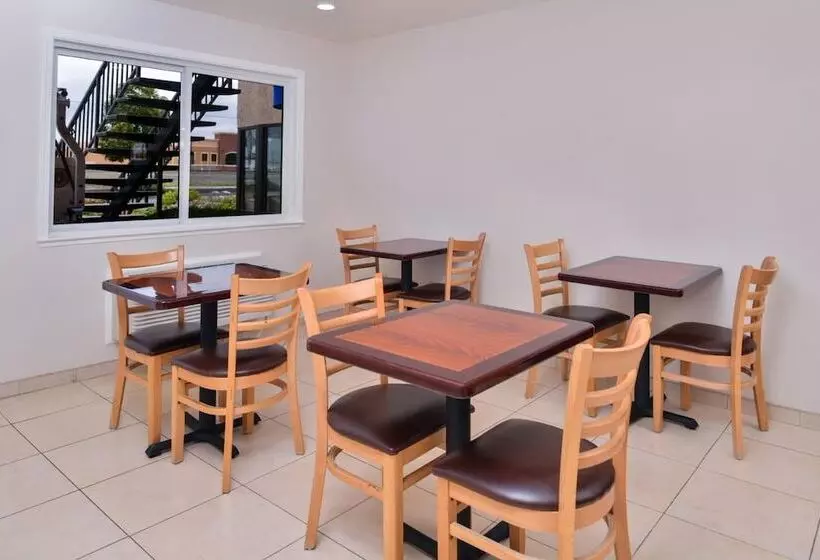 Отель Good Living Inn