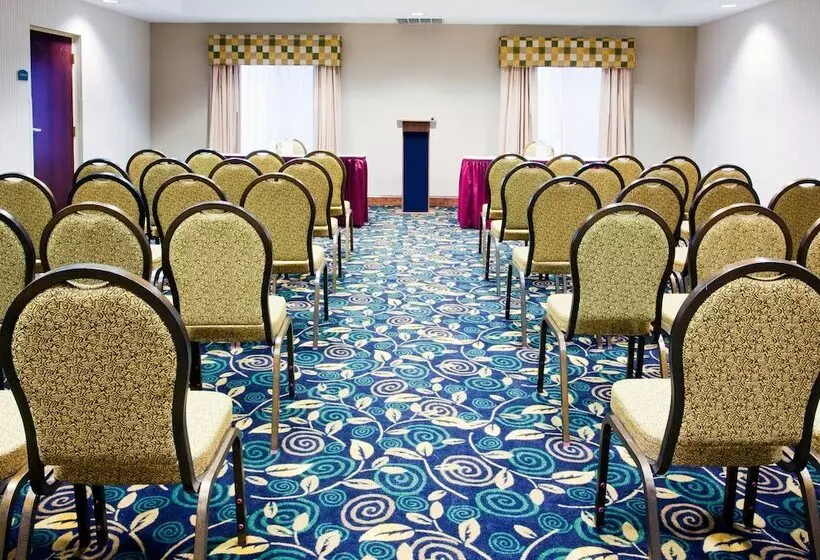 هتل Four Points By Sheraton Fayetteville Fort Liberty