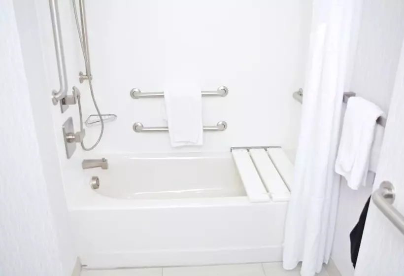 هتل Four Points By Sheraton Fayetteville Fort Liberty