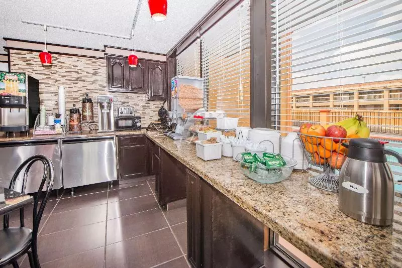 호텔 Super 8 By Wyndham Tulsa/arpt/st Fairgrounds