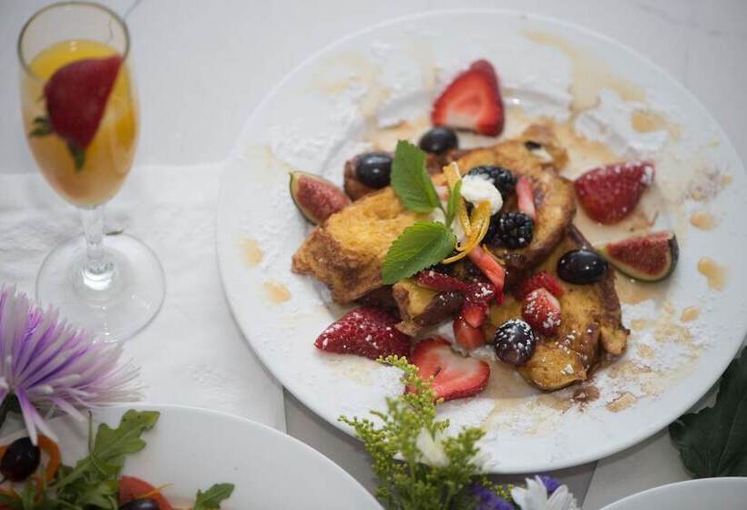 Hotel The Outlook Inn