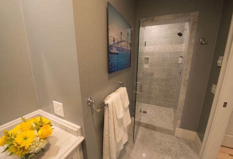 Hotel The Outlook Inn