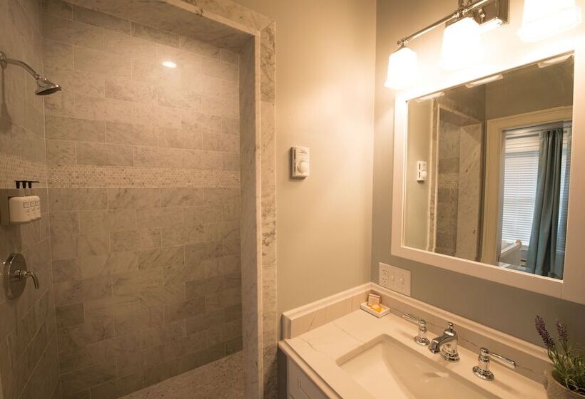 Hotel The Outlook Inn