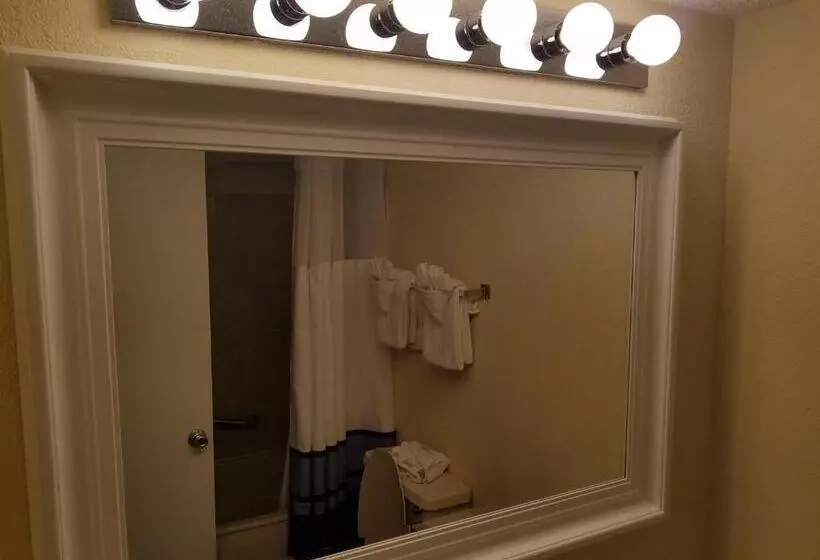 Yachtsman Oceanfront Resort