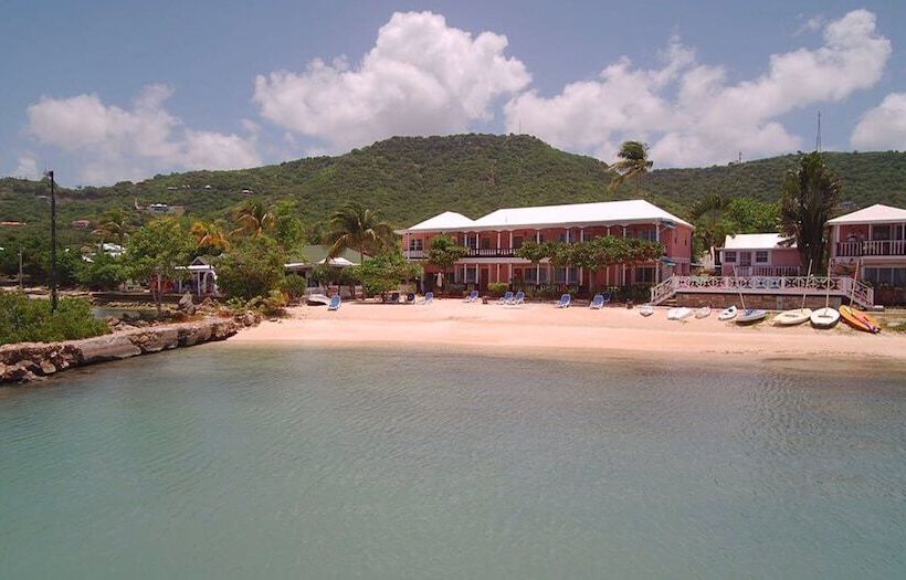 Catamaran Hotel Marina