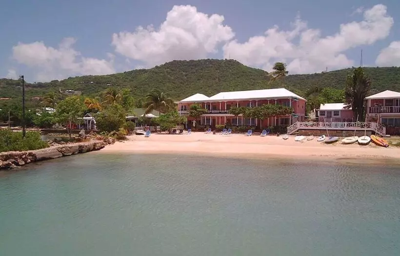 Catamaran Hotel Marina