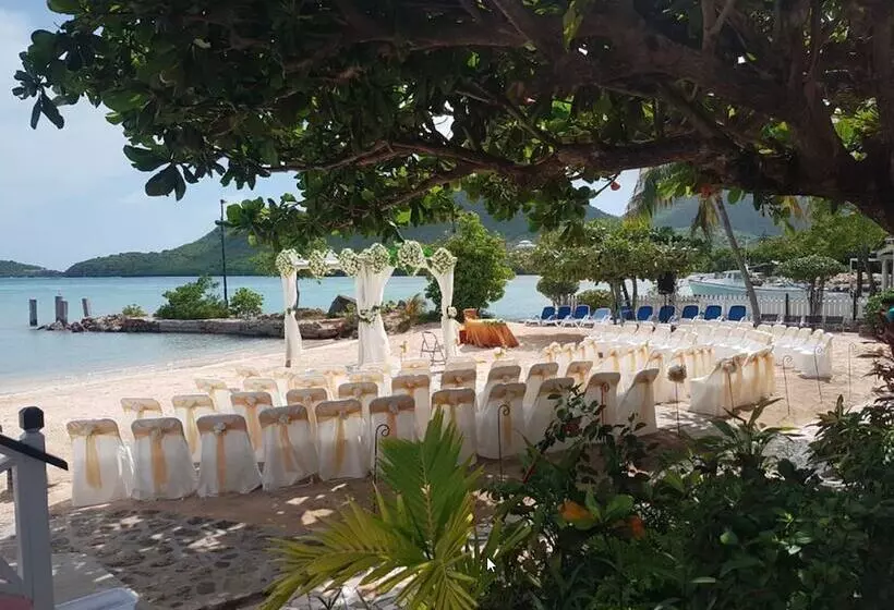 Catamaran Hotel Marina