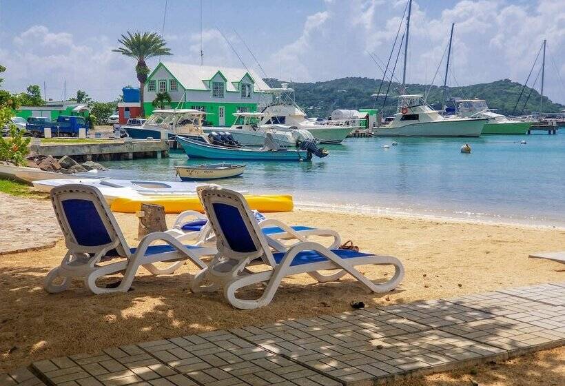 Catamaran Hotel Marina