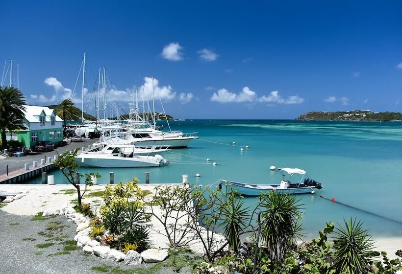 Catamaran Hotel Marina