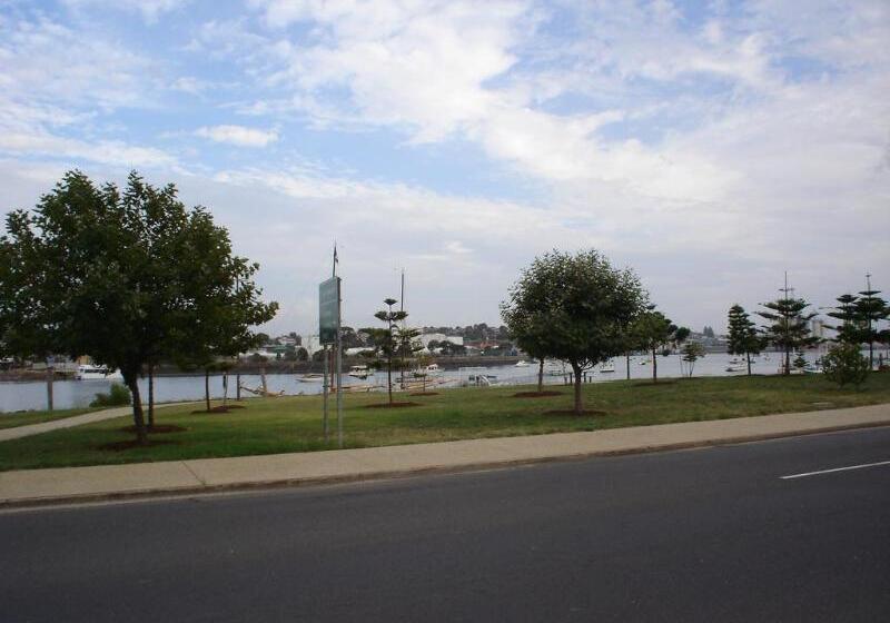 בית מלון כפרי Argosy Motor Inn