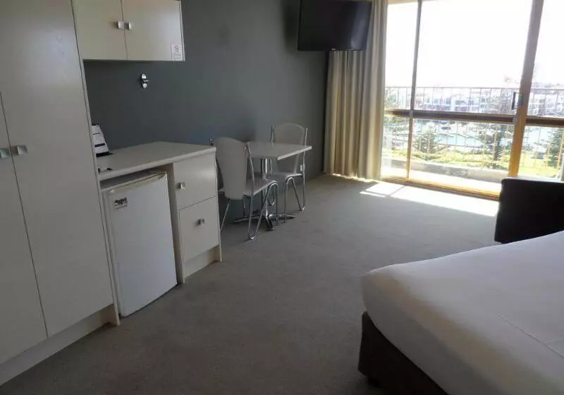 Отель Atlantic Tower Motor Inn