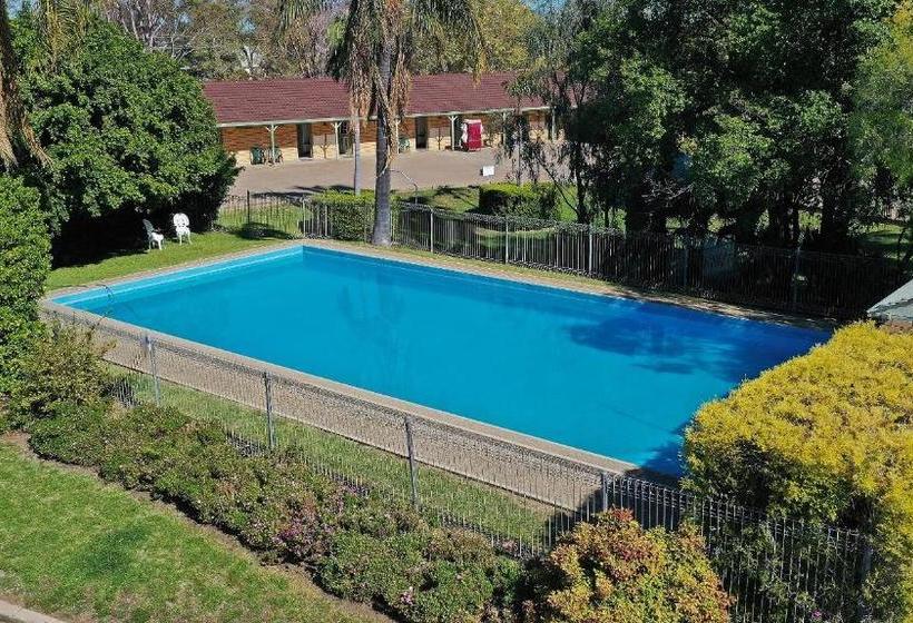 בית מלון כפרי Burke And Wills Motor Inn