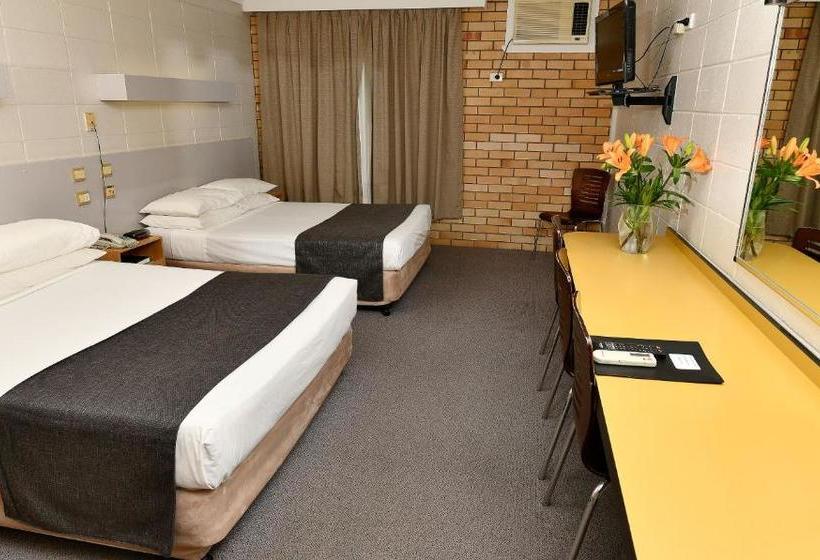 בית מלון כפרי Burke And Wills Motor Inn