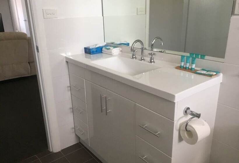 Hotel Macquarie Barracks Motor Inn