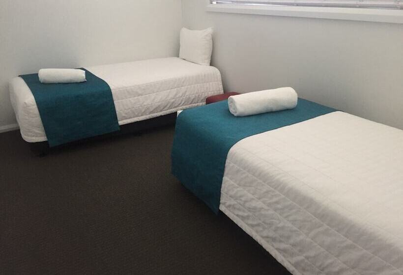 Hotel Macquarie Barracks Motor Inn