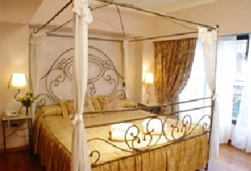 فندق Reina Victoria Suites & Towers