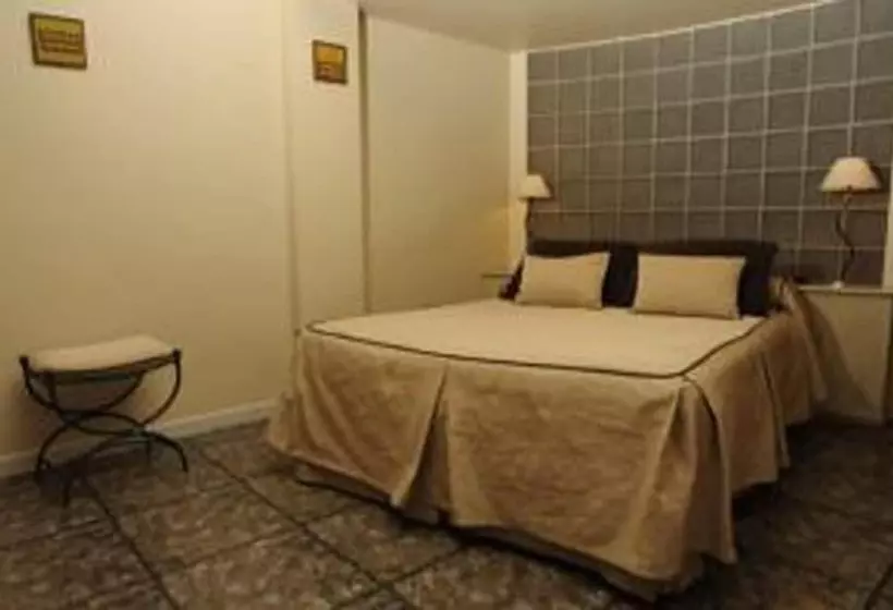 فندق Reina Victoria Suites & Towers