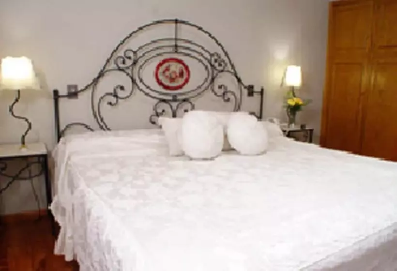 فندق Reina Victoria Suites & Towers