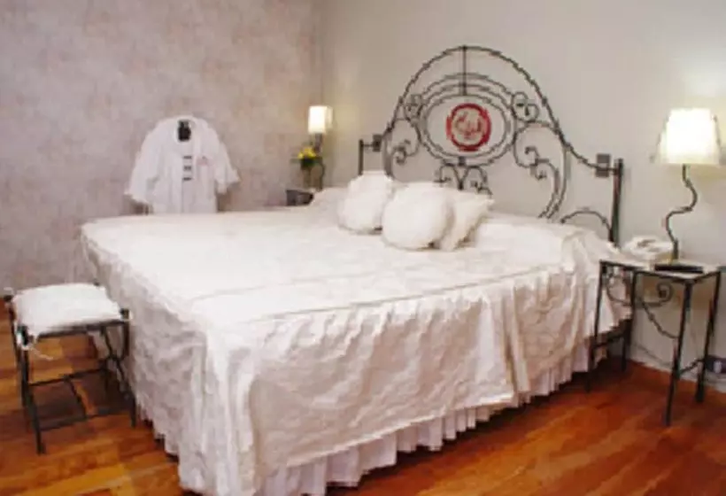 فندق Reina Victoria Suites & Towers