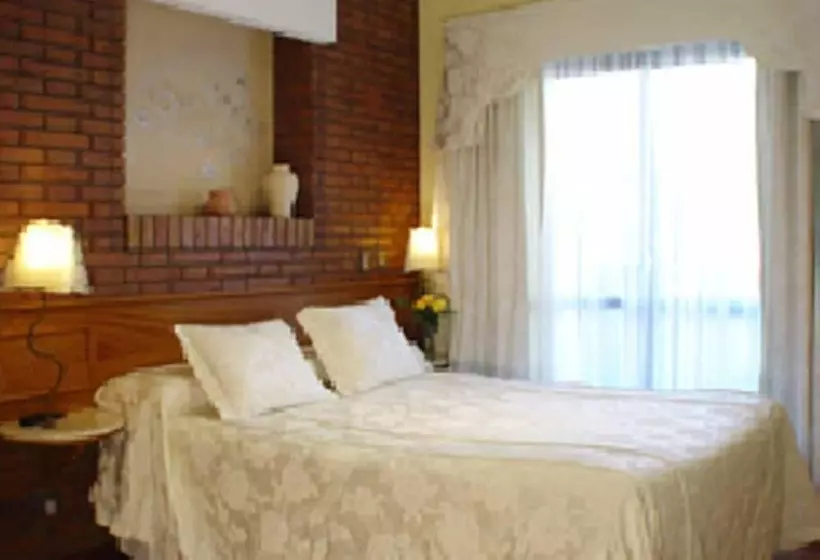 فندق Reina Victoria Suites & Towers