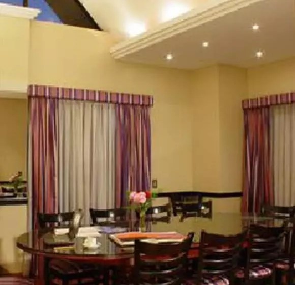 فندق Reina Victoria Suites & Towers