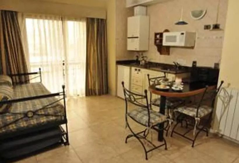 فندق Reina Victoria Suites & Towers