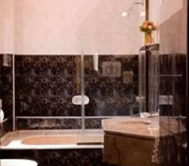 فندق Reina Victoria Suites & Towers