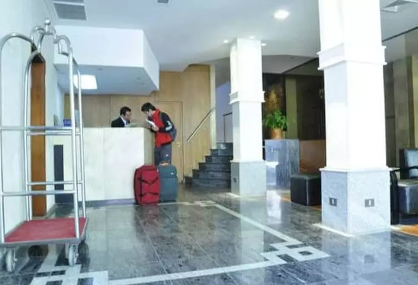 فندق Reina Victoria Suites & Towers