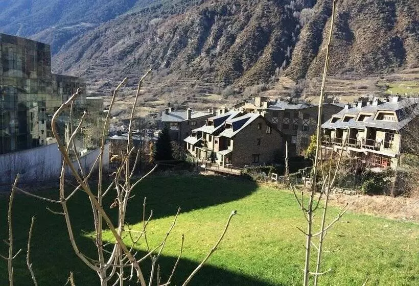 هتل Oros by Nexta