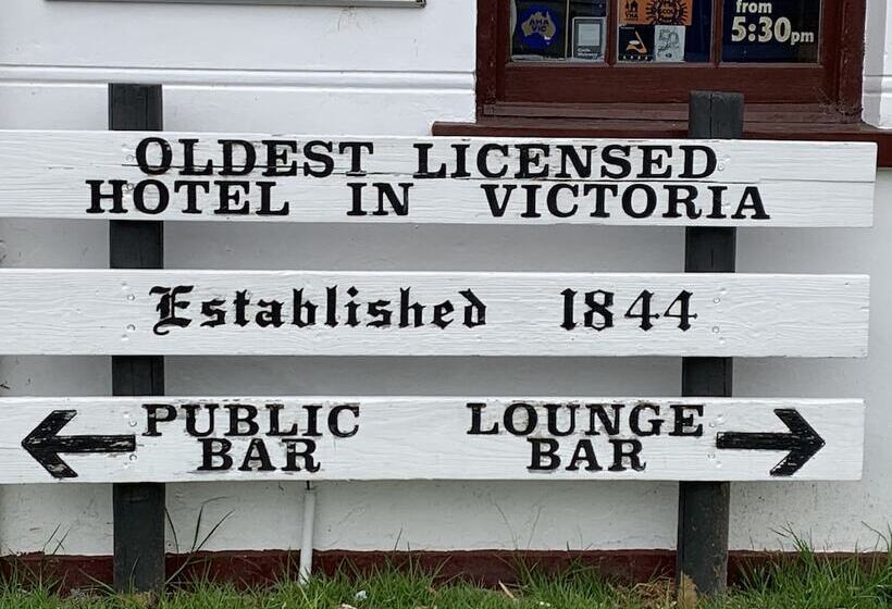 ホテル The Caledonian Inn