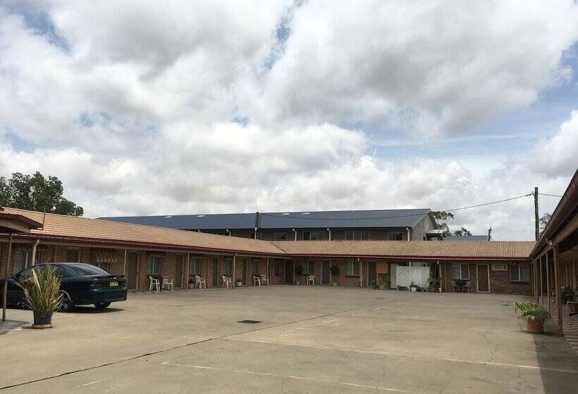 فندق على الطريق The Phoenix Artesian Spa Resort And Accommodation