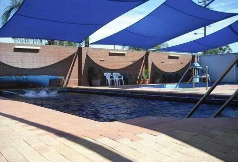 فندق على الطريق The Phoenix Artesian Spa Resort And Accommodation