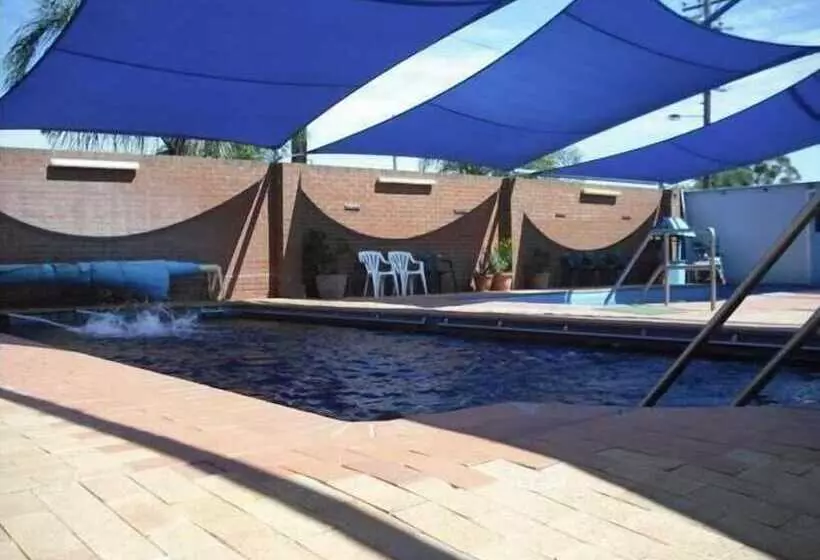 모텔 The Phoenix Artesian Spa Resort And Accommodation