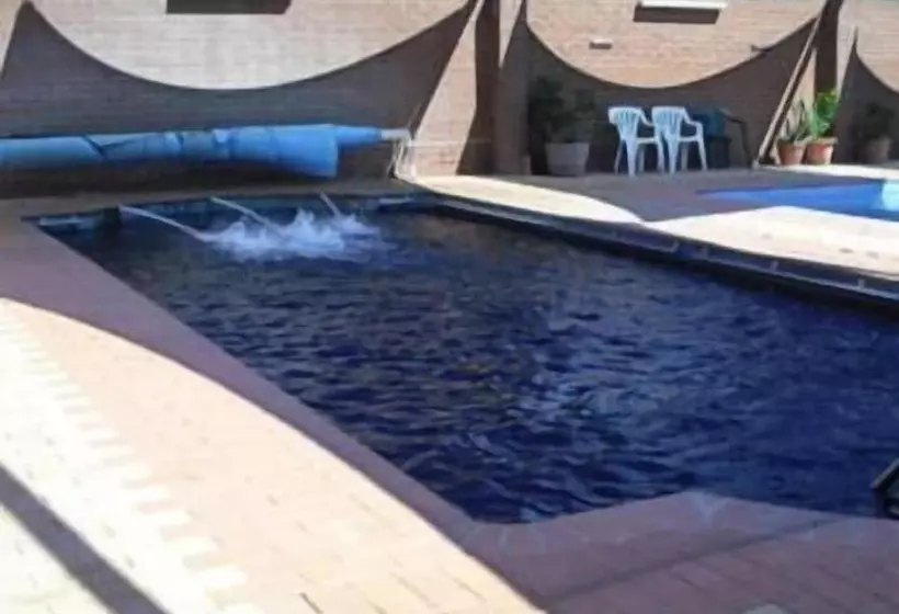 모텔 The Phoenix Artesian Spa Resort And Accommodation