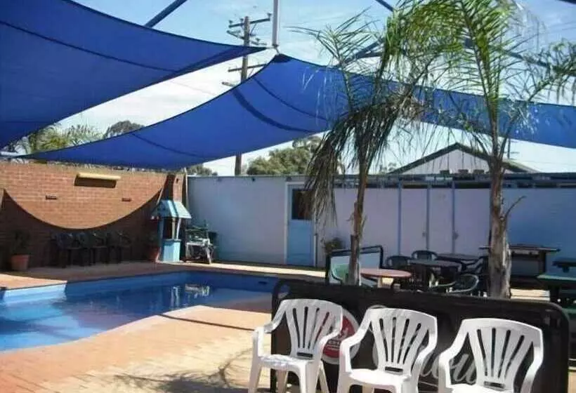 모텔 The Phoenix Artesian Spa Resort And Accommodation