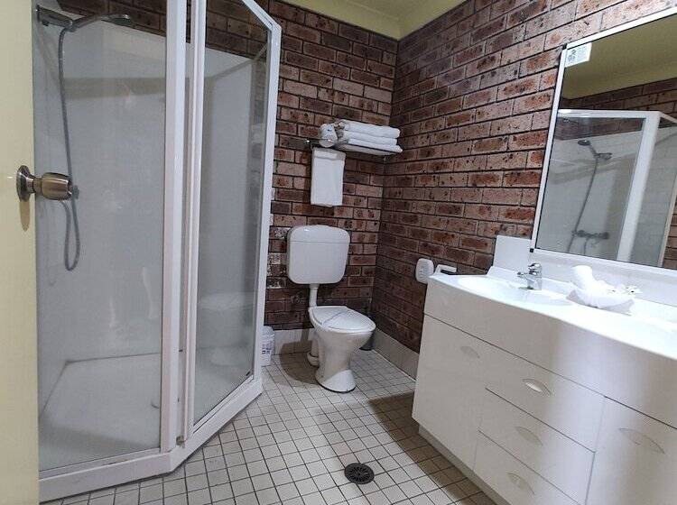 فندق على الطريق The Phoenix Artesian Spa Resort And Accommodation