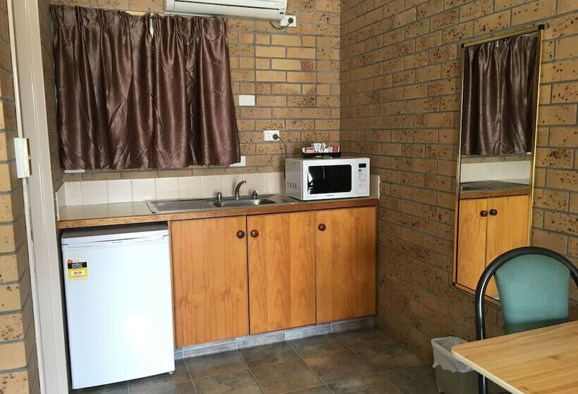 فندق على الطريق The Phoenix Artesian Spa Resort And Accommodation