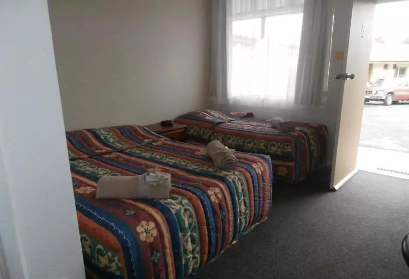 Golden Hills Motel