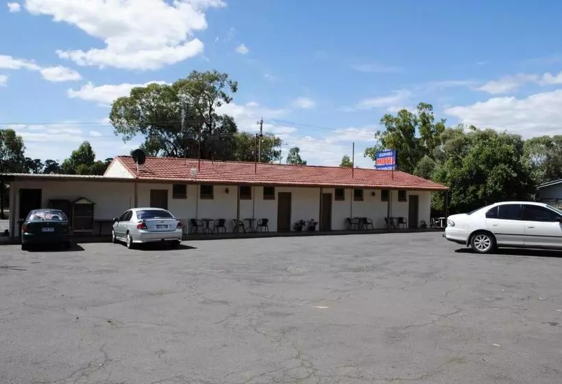 Golden Hills Motel
