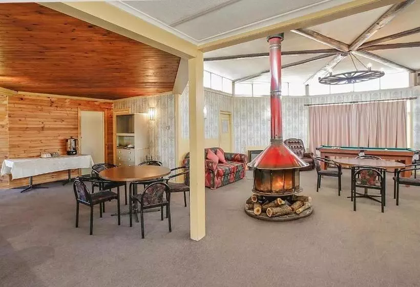 Отель Cooma Country Club Motor Inn