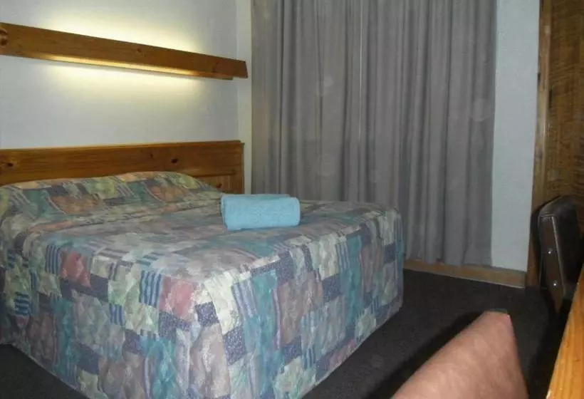 Отель Cooma Country Club Motor Inn