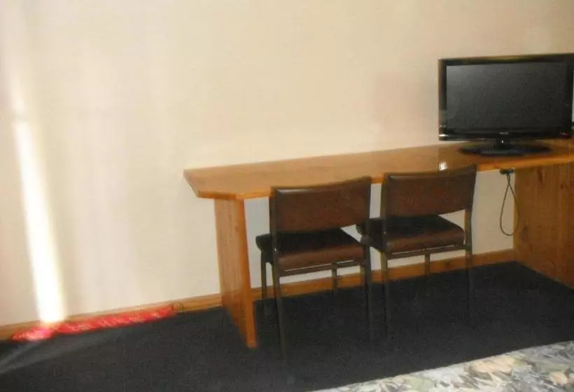Отель Cooma Country Club Motor Inn