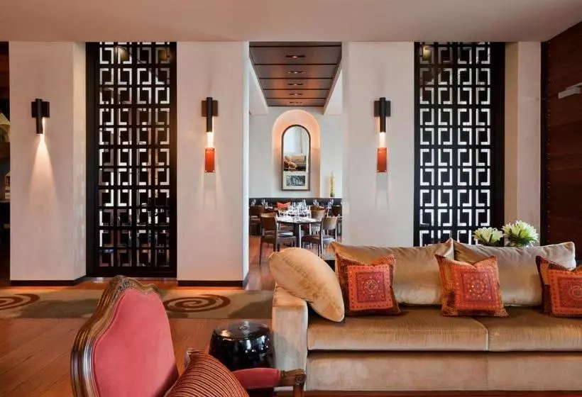 Отель Lindrum Melbourne