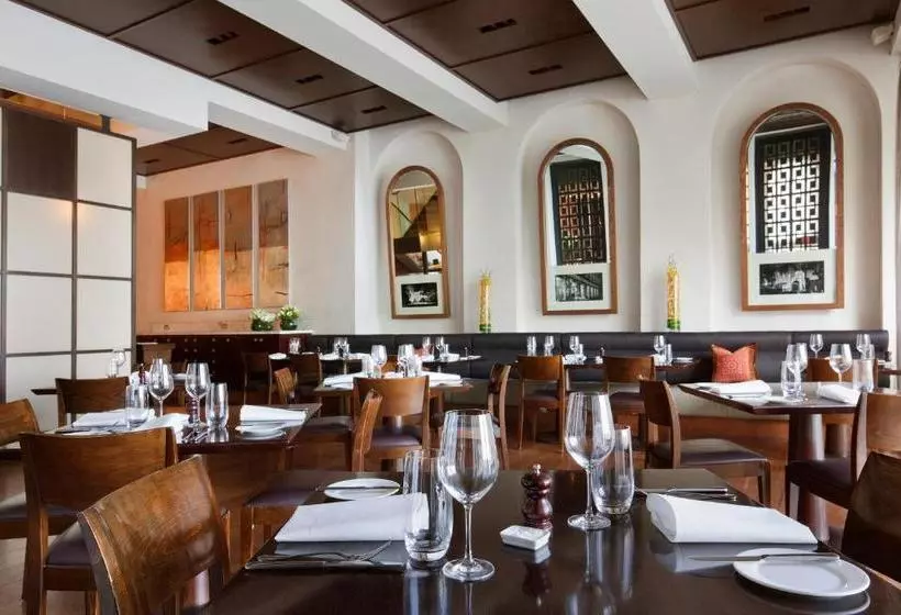 Отель Lindrum Melbourne