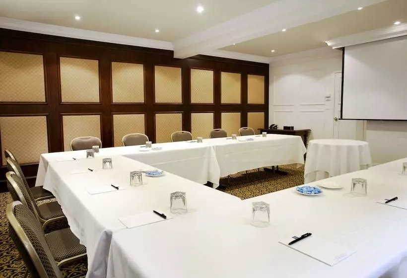 ホテル Peppers The Hills Lodge